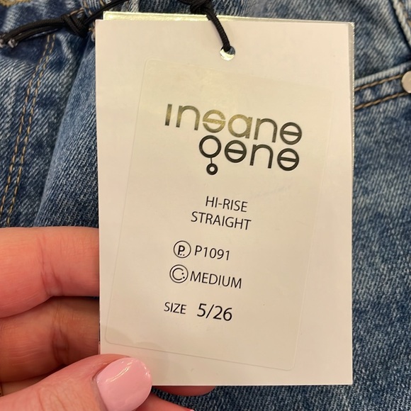 5/26 medium denim jeans with slits at the ankle. - Picture 4 of 5